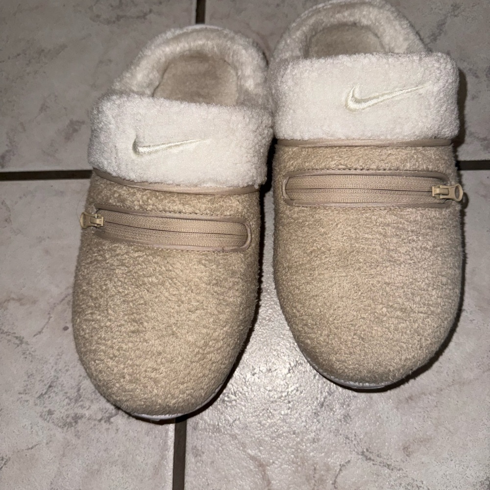 Nike Tan and Cream Slippers with Zipper